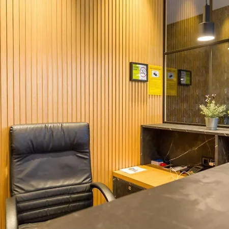 阿布里尔9号旅馆 3* 欧德鲁佐