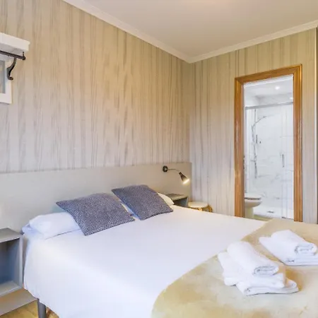 9 De Abril Gasthof 3*