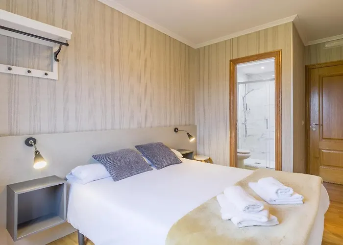 9 De Abril Gasthof 3*